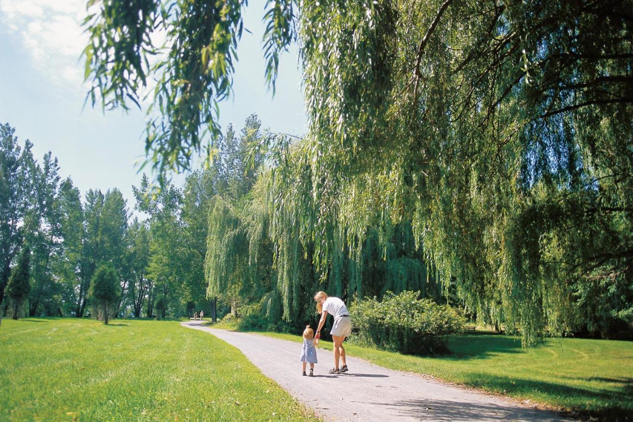 Hotels Gouverneur Montreal - Ile Charron Boucherville Exterior photo