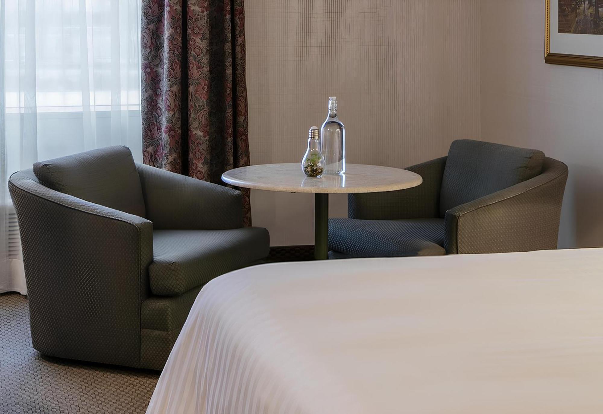 Hotels Gouverneur Montreal - Ile Charron Boucherville Exterior photo